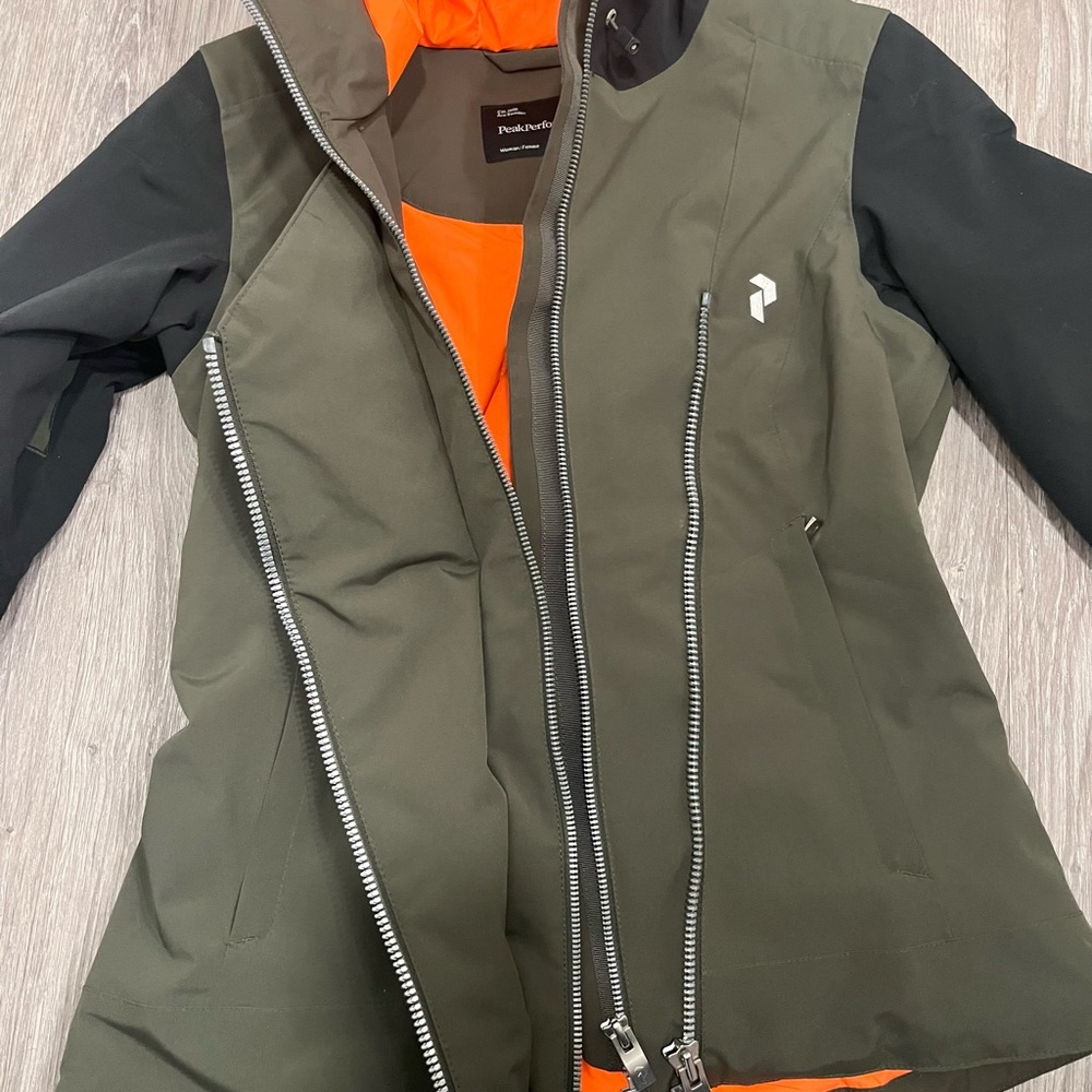 Peak performance woman’s XS winter ski snowboarding jacket - Picture 3 of 6